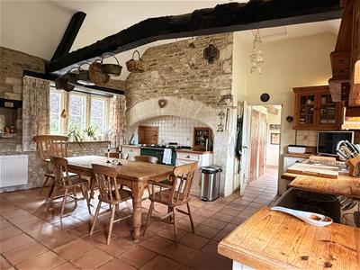 kitchen 2.jpg